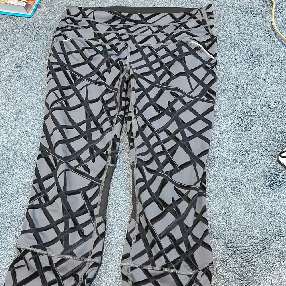 Printed athleta cropped leggings